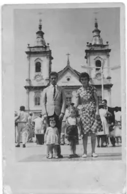 Foto 6: Em Aparecida (SP) (fundo, Basílica Velha). 