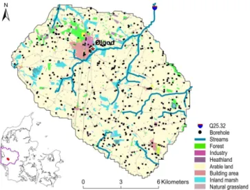 Figure 1. Location and land use of the study area. Black points denote the 525 boreholes whose logs were used as hard data in the geostatistical simulations.