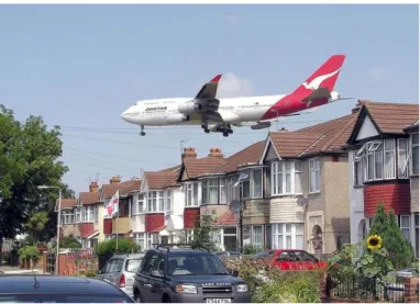 Figura 1.1  1 –  Jumbo 747 aterrissando no aeroporto de Heathrow  –  Inglaterra. 
