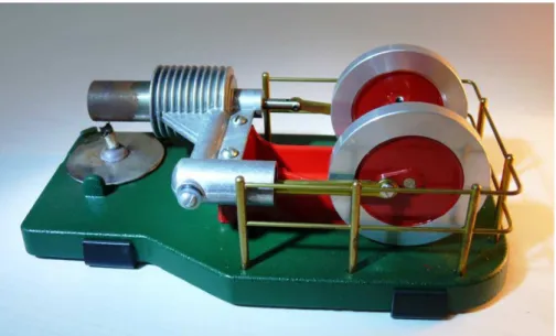 Fig. 5.12: Fotografia de um motor de Stirling gama utilizado para demonstração e fabricado pela Solar Engines com  objetivo de demonstração
