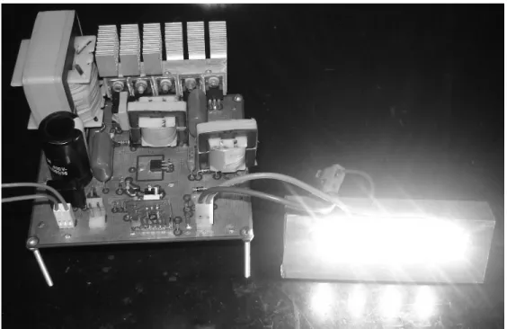 Figura 4.3 - Protótipo do conversor Boost-Buck2 acionando uma lâmpada de LEDs 