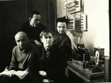 Fig. 1: I. L. Bershtein in 1930 (the left corner in the picture), being a 5th grade university student at the Low Current Lab (a common name for a radio laboratory in those years)