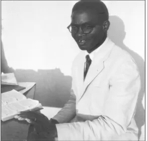 Figure  10.  Reverend  Job  Baltazar  Diogo  in  Keswa  translating  the  bible into Kimbundu in 1960, before his arrest in 1961