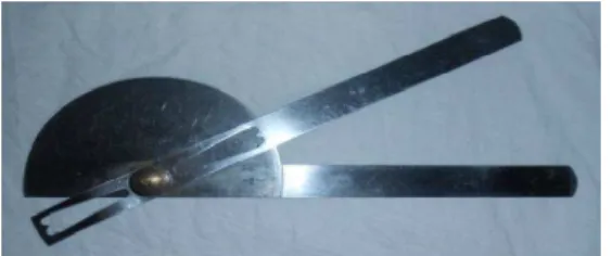 Fig. 1:  Half Circle goniom et er used t o m easure t he ROM .