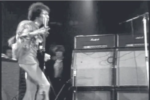 Figure 1. Jimi Hendrix playing the irst riff from Foxy Lady at the Isle of Wight,   31 August 1970