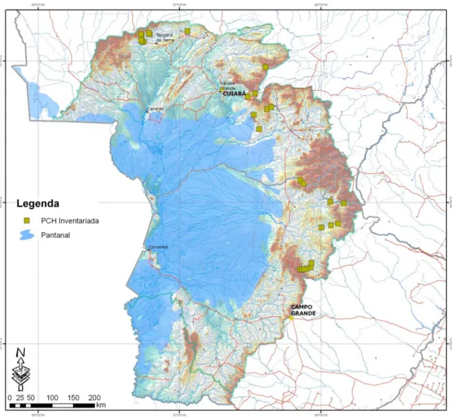 Figura 4. Localização da bacia do Alto Paraguai no Brasil, evidenciando as áreas de planalto em  sua borda leste (clara) e a de planície ou Pantanal (azul claro), bem como as Pequenas Centrais  Hidrelétricas (PCHs) inventariadas