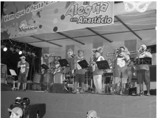 FIGURA 04: Carnaval da Alegria de Anastácio-MS  FONTE: Jornal O Pantaneiro, 2010. 