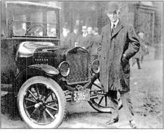 Figura 6: Henry Ford  e  seu Modelo T. 