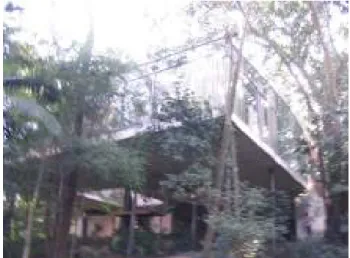 Foto externa da Casa de Vidro. 