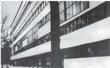 Figura  9: Detalhe  da  fachada  das  habitações  Narkomfin,  Moscou,  1928-1929.  Arquitetos Moisei  Guinzburg,  Ignaty  Millins.