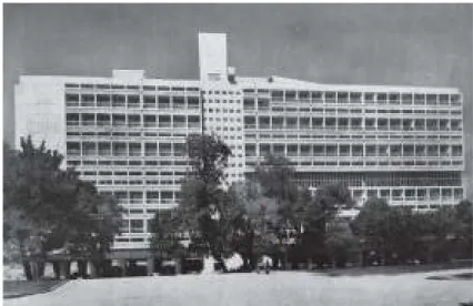 Figura  17: Unidade  de  Habitação  em  Marselha,  1945-52,  vista  do  boulevard  Michelet.