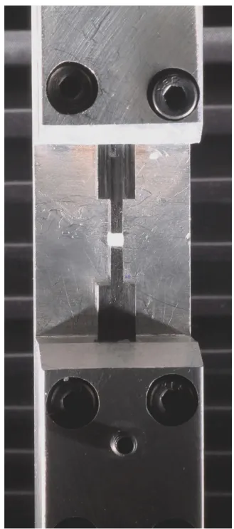 Figure 2-   Universal  Testing  Machine  (INSTRON)  and  metallic  bases with composite specimen in position