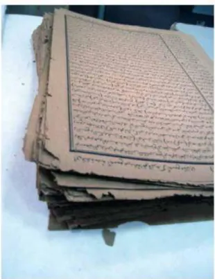 Figure 3.1 - Embrittled low-quality paper, a chemically unstable material that deteriorates notably faster at warm  temperatures adapted from [39] 