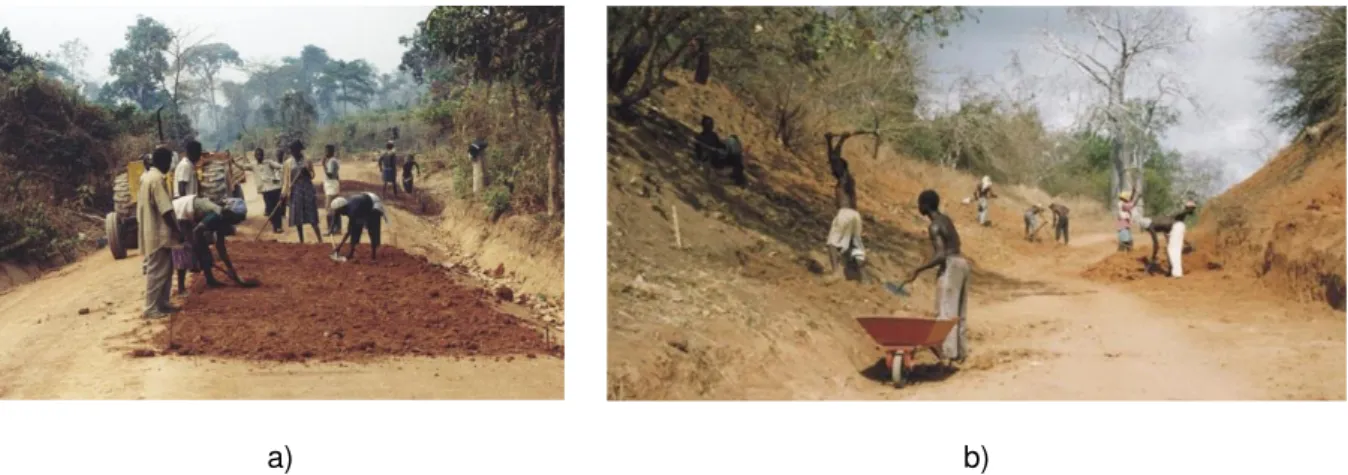 Figura 2.2  –  Estradas de terra: a) Construçao estrada de terra no Gana; b) Reposicao de material na  estrada de terra [COWI, 2003] 