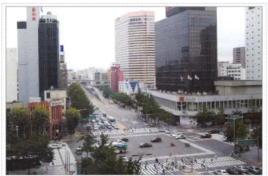 Figura 4 Cheonggyecheon, antes e depois – Trecho 1  Fonte: (CHEONGGYECHEON, 2009) 