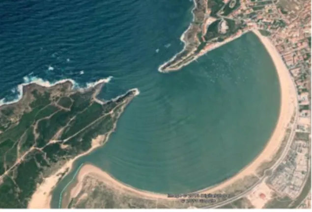 Figura 2.7 - Fenómeno de difracção na baía de S. Martinho do Porto (Fonte: Google Earth) 