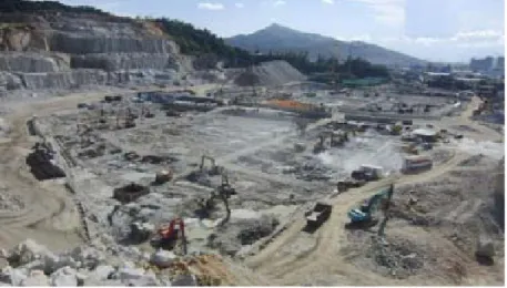Fig. 4.10 - Vista do local de implantação das obras de Habitação Pública de Seac Pai Van em Maio de 2011  