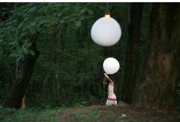 Figura 8-  Perpétua Ilusão no parque Olhos D’água, 2009. Dança: Sabrina Cunha. Foto de Ricardo  Padue