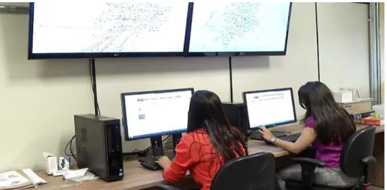 Foto 6 – Central de Monitoração Eletrônica. Monitoras em atividade de monitoração –   Fonte: UGME/DAL/SSP/SUAP/SEDS