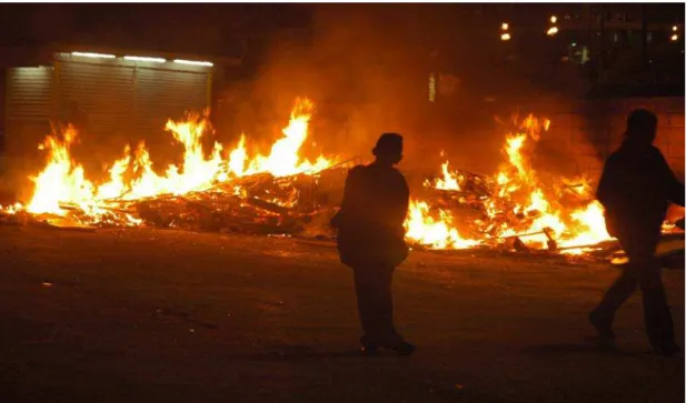 Figura 01-  Vendedores  ambulantes incendeiam, após ação policial de despejo, o que 