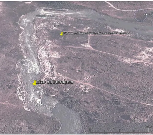 Figura 5.2 Localização aproximada do eixo da barragem, central hidroeléctrica e órgãos anexos em  fotografia aérea do Google Earth 
