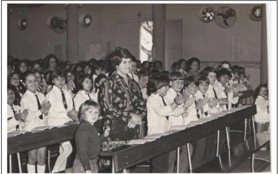 Figura 8 - Professora Iara Diretora da Escola Estadual Cândido Portinari em uma  Missa com os alunos 