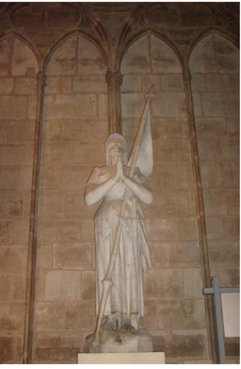 Figura  8:  Estátua  de  Joana  d’Arc  na  Notre  Dame  de  Paris.  Charles  Desvergnes, 1920
