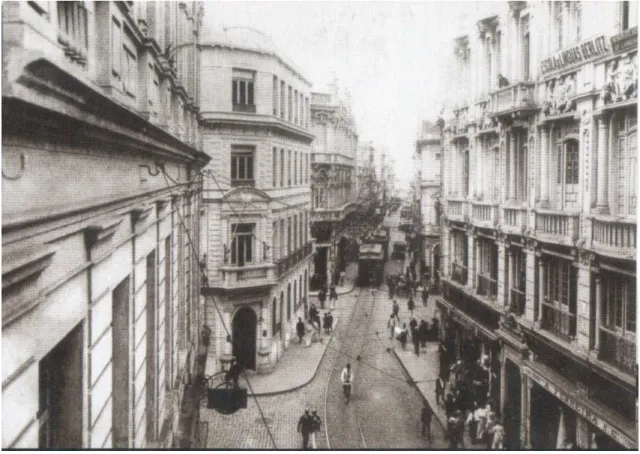 Foto reprodução - arquivo 10/10/93 - São Paulo - Rua Direita em direção à Praça do Patriarca em 1916.