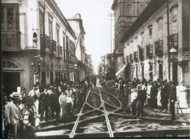 Foto reprodução Patrimônio História da Eletropaulo - Rua Direita em 1902: Bondes e luzes na cidade com a força de Parnaíba.