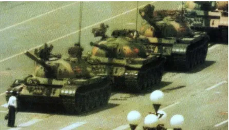 Figura 21 - Tiananmen Square. Autoria: Stuart Franklin, 1989. 