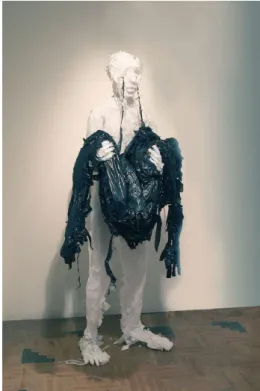 Figura 14 –  Escultura de Khalil Chishtee com sacolas plásticas 