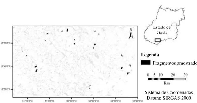 Figura 1 Localização da área de estudo no sul do estado de Goiás, Brasil. Os 20 fragmentos  florestais amostrados estão realçados em preto, dispostos na paisagem (escala de cinza)
