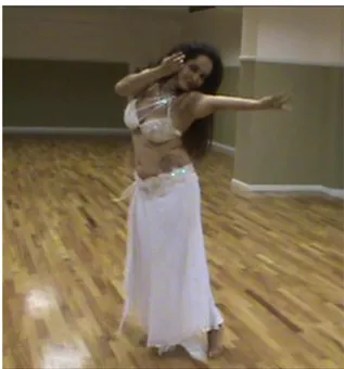 Figura 20 - Gamila dançando com o Kinect  (na parte em que a música é acelerada: crise de riso)