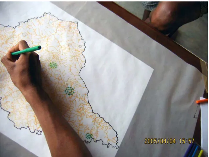 Foto 06 – Confecção de mapas durante realização do IX Curso do Projeto Mentwajë Ambiental   Fonte: Acervo CTI  