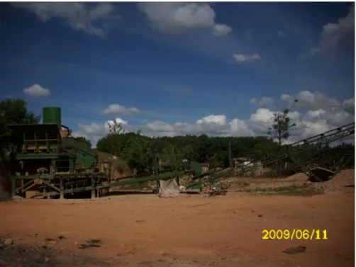 Foto  3:  Vista  geral  da  mini-usina  de  beneficiamento  de  Resíduos  Sólidos  da  Construção e Demolição