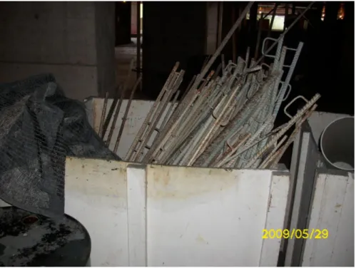 Foto 9: Baia de vergalhões  e materiais metálicos no canteiro de obras. 