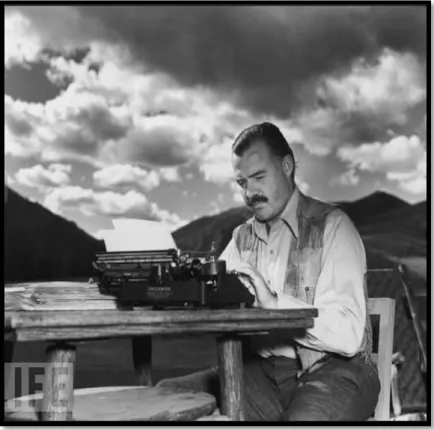 Foto 1 – Hemingway adorava escrever numa máquina Corona, modelo # 3, portátil, presente que ganhou  de seu pai no aniversário de 22 anos