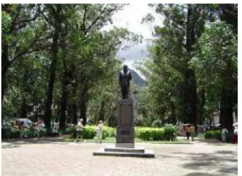 Fig. 92 e 93 – Estátuas da Praça Demerval  Barbosa Moreira  (Ano: 2005)