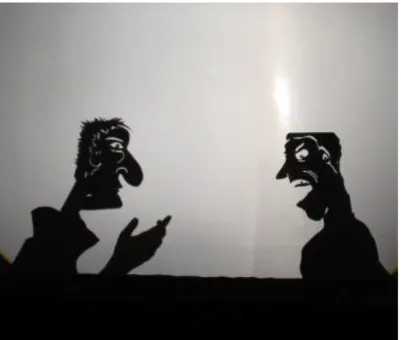 Figura 16 – Sombras compostas pela sobreposição de silhuetas e mãos das atrizes manipuladoras (visão dos espectadores).