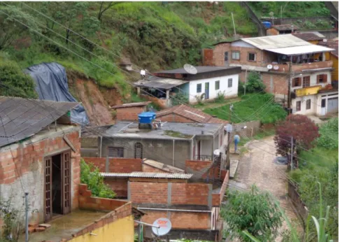 Foto 6 : Rua principal conhecida como “Volta do córrego” no bairro São Francisco.