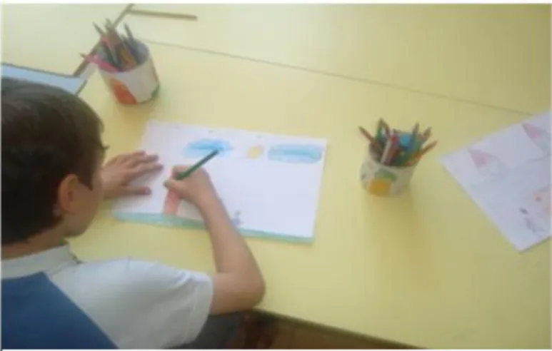 Figura 6- Criança a elaborar um desenho 