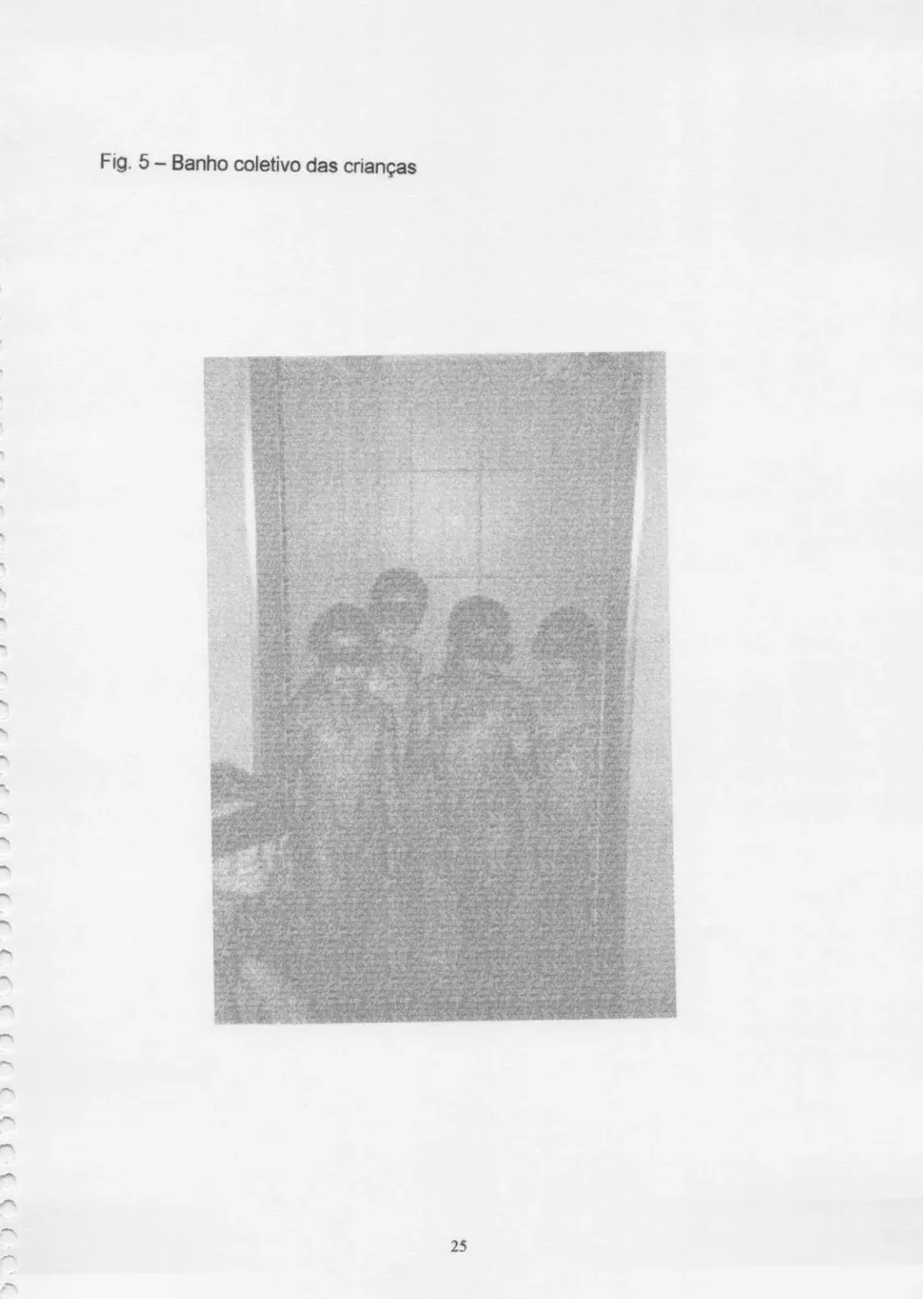 Fig. 5 — Banho coletivo das crianças