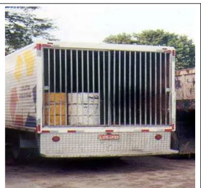 Figura 18 - Vista do veículo baú utilizado para Coleta Seletiva, Florianópolis, 2002. 