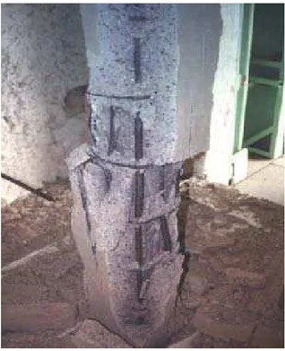 Figura 8 – Exemplo de spalling explosivo ocorrido em pilar de concreto de alta resistência f ck  =  83MPa (Kodur, 2005)