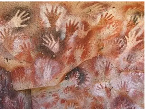 Figura 8 - Figura de mãos realizadas com stencil nas grutas cuevas de las manos na Patagônia 