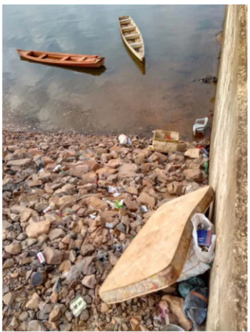 Figura  11.  Pertences  de  morador  de  rua  desalojado  pelas  águas.  Foto  Gutemberg  Guerra, 24 de Janeiro de 2016