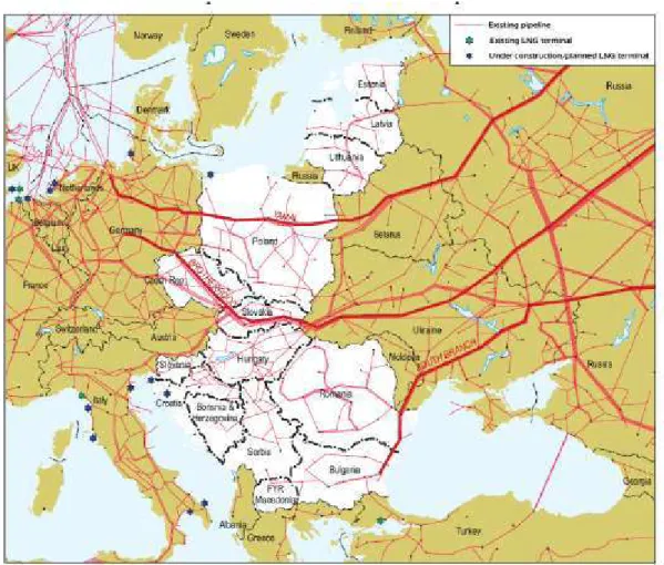 Figura 8 – Principais linhas de conexão de gás natural na europa continental  Fonte: Petroleum Economist, IEA (2010) 