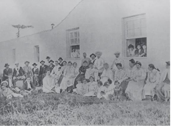 Figura 6 – Carlos Barbosa, família e amigos na Fazenda Santa Isabel (1908) 