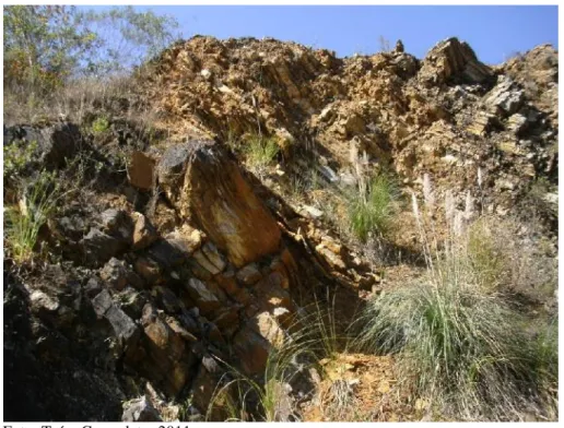 Figura 14 – Afloramento de rochas clástico-químicas e clásticas a sudoeste da área de estudos