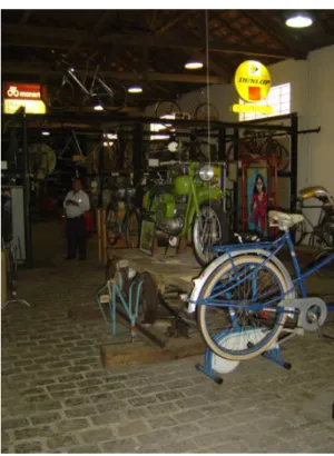 Figura  3  –  Visão  interna  do  Museu  da  Bicicleta  de  Joinville,  com  destaque  para  bicicletas  que  compõem  a  exposição apresentada